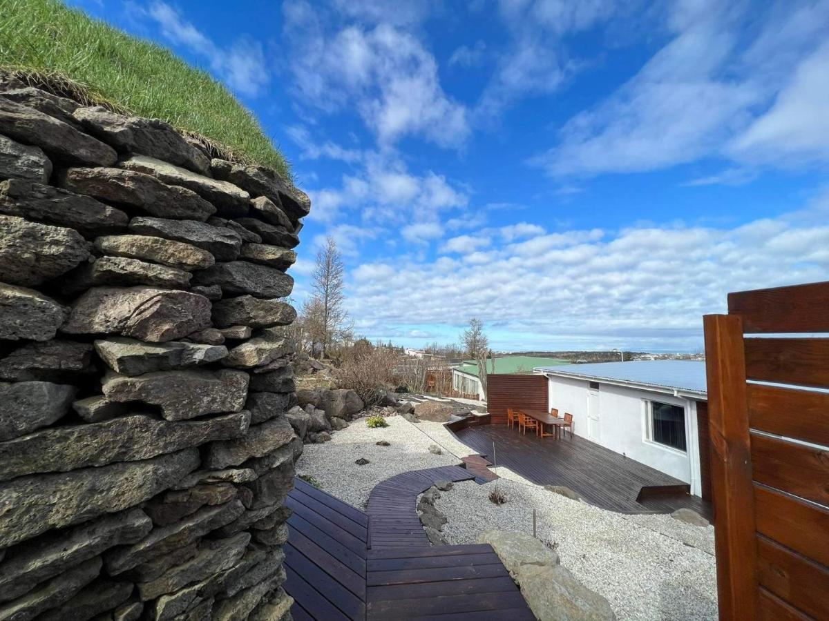 Iceland Sjf Villa, Hot Tub & Outdoor Sauna Amazing Mountains And View Over Villa Reykjavík