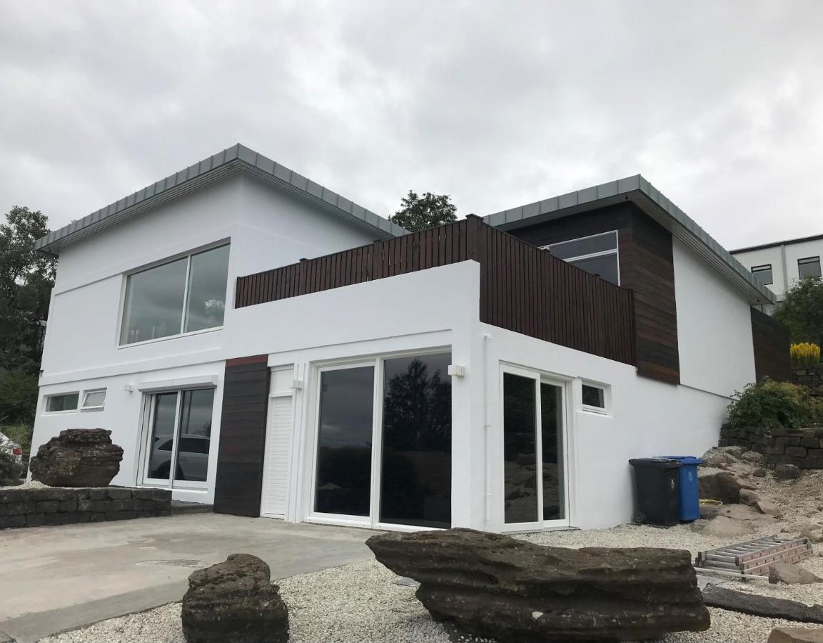 Iceland Sjf Villa, Hot Tub & Outdoor Sauna Amazing Mountains And View Over Villa Reykjavík